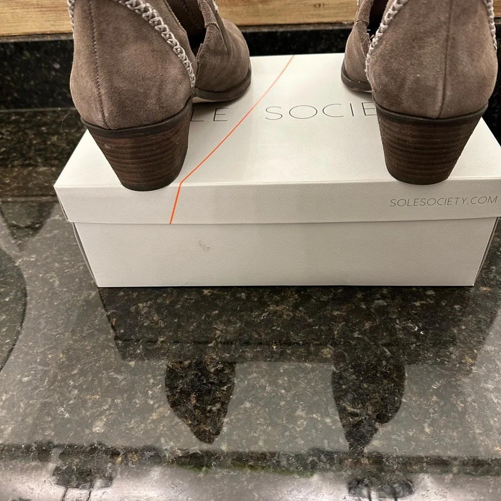 Ankle booties - Picture 2 of 3